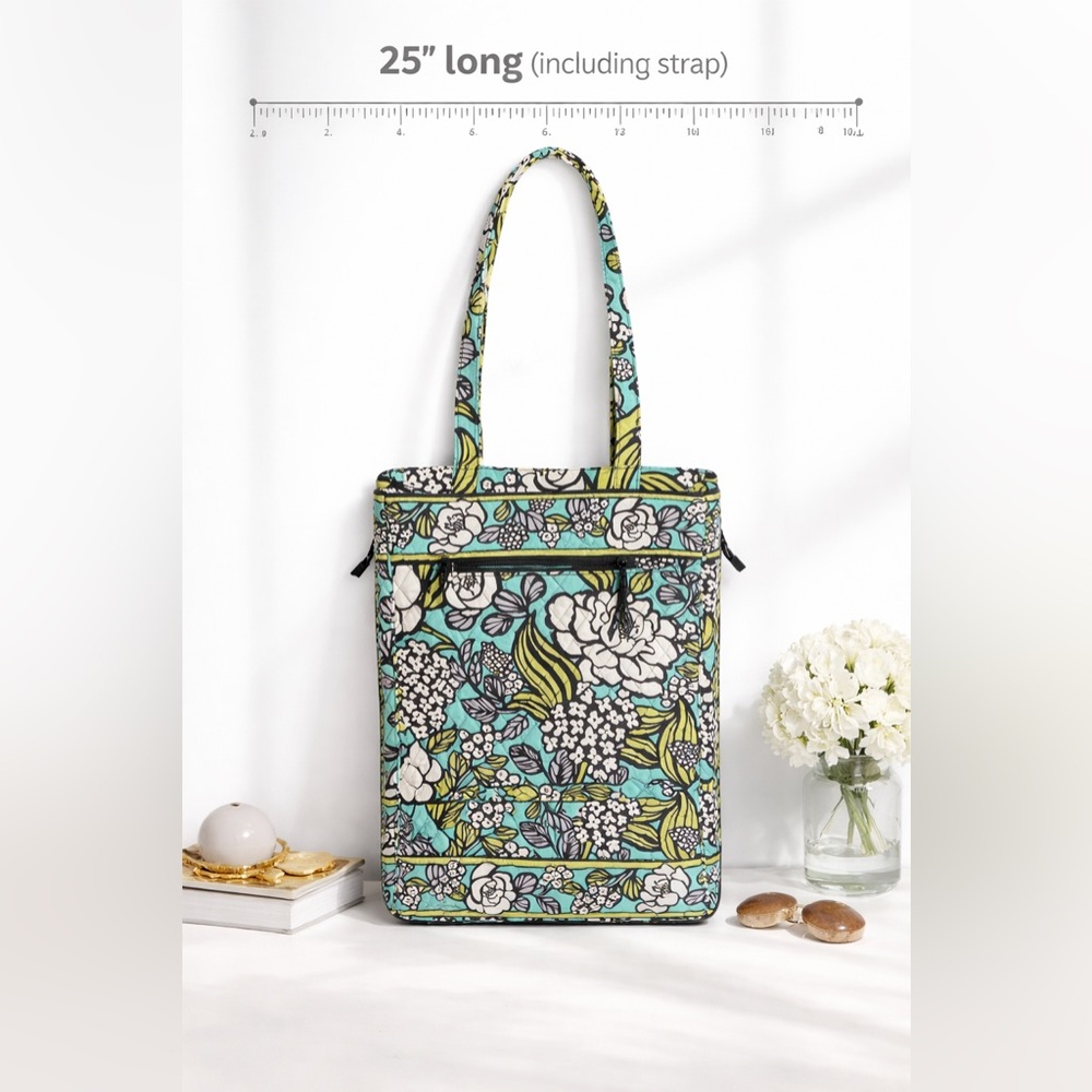 ✨BOGO 1/2 ✨ 25” Vera Bradley laptop shoulder bag padded island Blooms